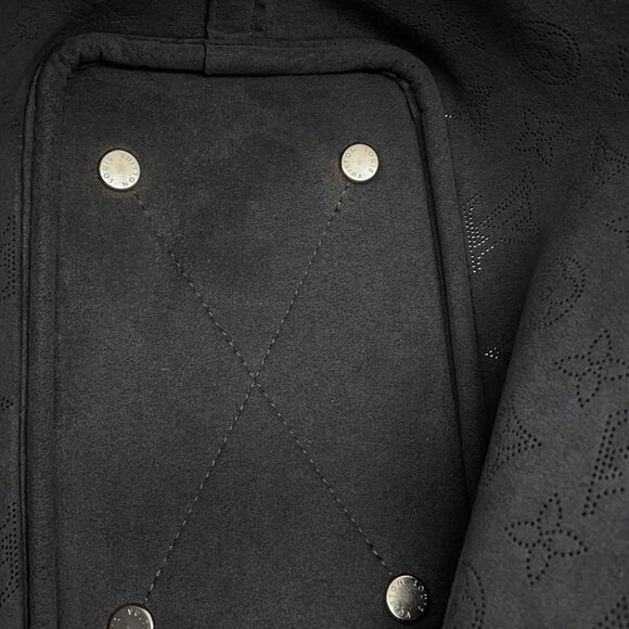 LOUIS VUITTON Blossom Size PM Monogram Mahina Noir M21848 - Picture 13 of 16